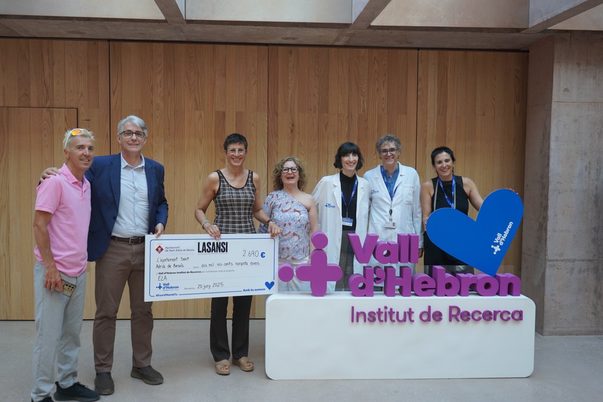 vallhebron's tweet photo. Moltes gràcies a @AjSantAdria i @LaSansi per la donació de 2.690 € al @VHIR_! Gràcies a la 8a cursa popular Sant Adrià del Besós 🏃‍♀️🏃‍♂️, impulsaran l'estudi dels mecanismes moleculars i les variants genètiques que predisposen a l'#ELA, i nous biomarcadors.

Moltes gràcies! https://t.co/parCNfQ4q2