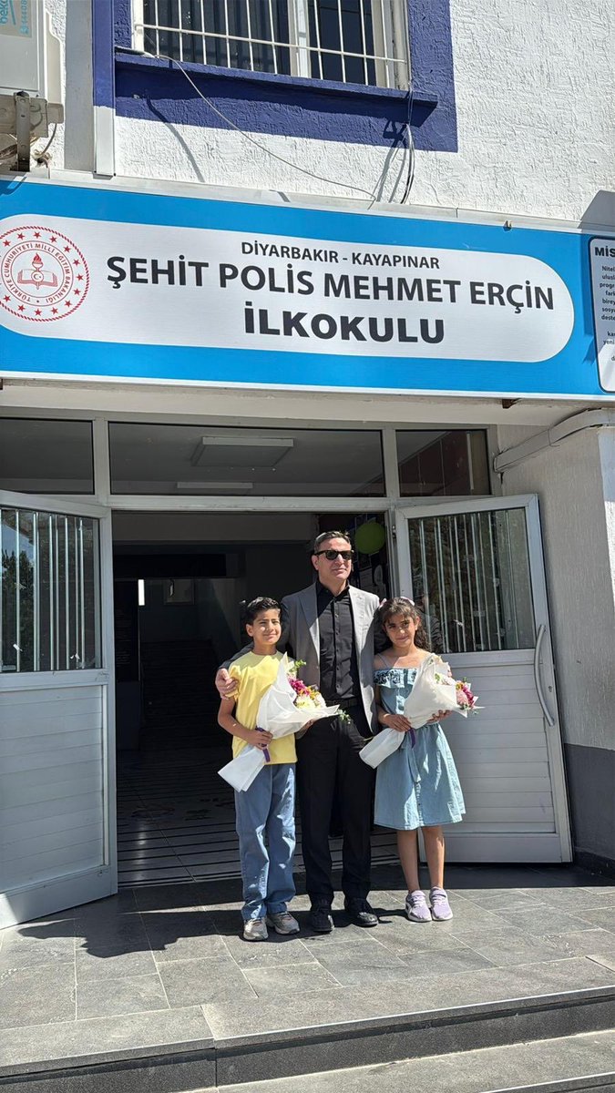 2024-2025 eğitim öğretim yılı 2. dönem karne dağıtım töreni, Kaymakamımız Sayın Ömer Bilgin’in ve İlçe Milli Eğitim Müdürümüz Kayahan Subaşı’nın katılımlarıyla Şehit Polis Mehmet Erçin İlkokulunda gerçekleştirildi. 

Tüm öğrencilerimizi yıl boyunca göstermiş oldukları emek ve