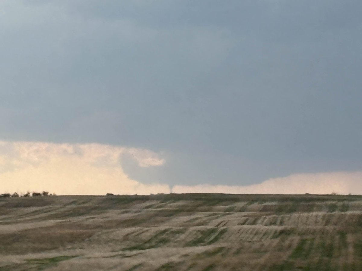 A few of us went out and chased severe storms across Saskatchewan yesterday. We didn’t catch the first tornado producing storm near the US border, but caught the tornado just east of Regina later that afternoon! #SKStorm