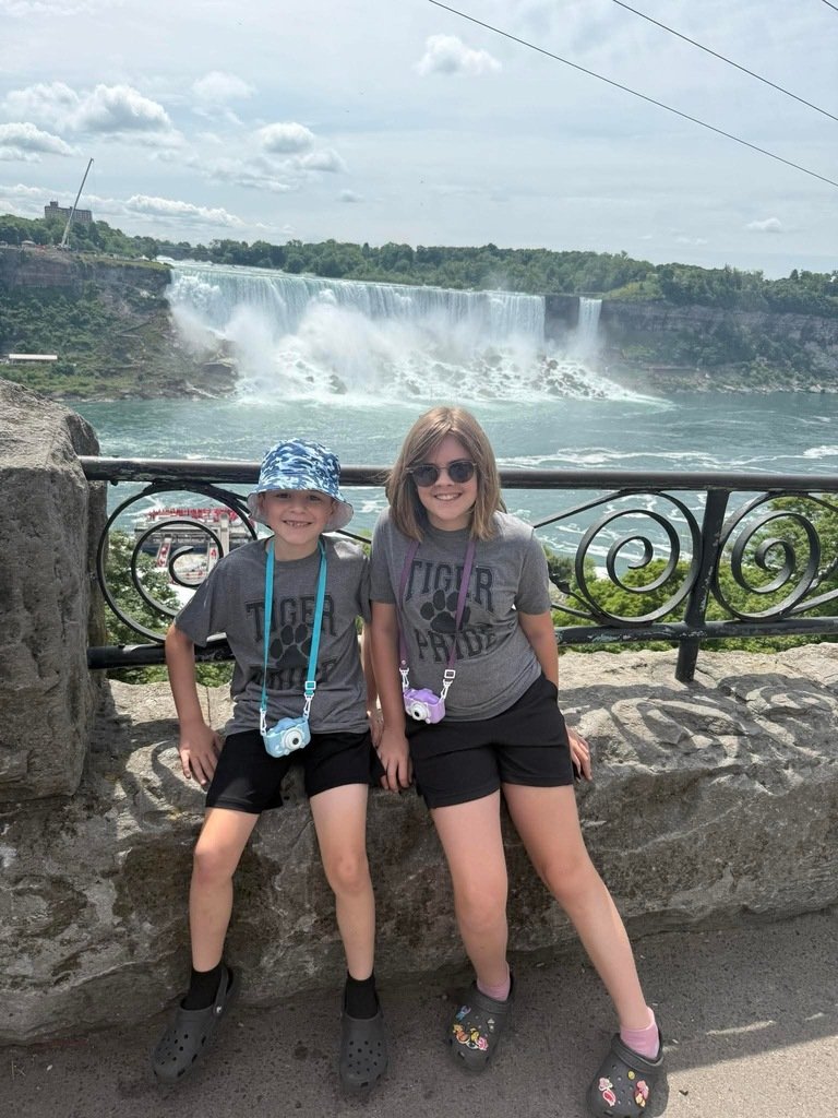 CES Tigers Dellah and Harrison were on the go recently! They visited Niagara Falls in Canada and made sure to rep their Tiger Pride! #Tigersonthego