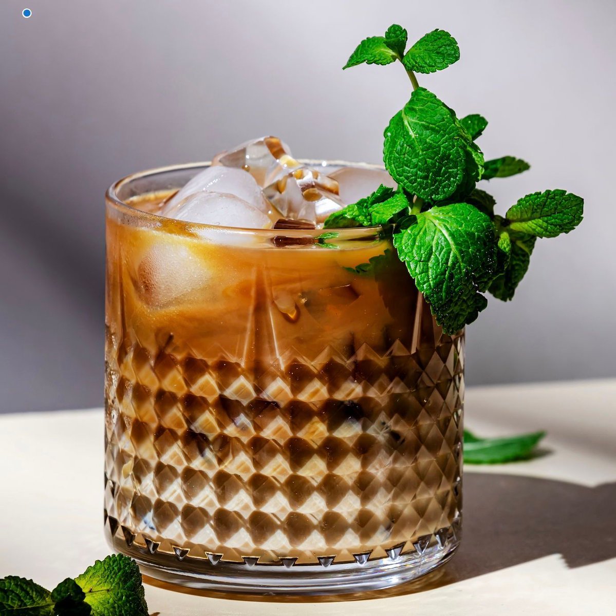 Iced Grasshopper Mocha Mint coffee. This sweet, clean, mint chocolate treat is delicious hot, iced, and cold brewed. It also works great in coffee floats. 15% off your first order with code FT15: buff.ly/t0IN4OY 

#thequeenbean #mintchocolatechip #coffee #coffeelover