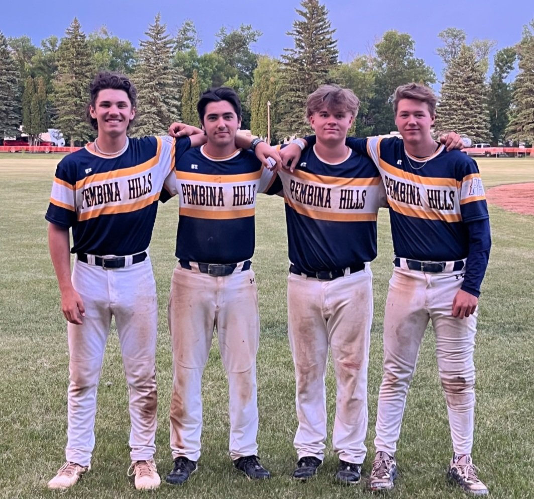 Our Pembina Hills 18U team takes some well deserved time off as our Seniors celebrate their grads this week!

Congratulations to Rory Manns, Christian Gaultier, Lachlan Jones, and Logan De Ruyck!

Best wishes and good luck on the next chapter, boys!