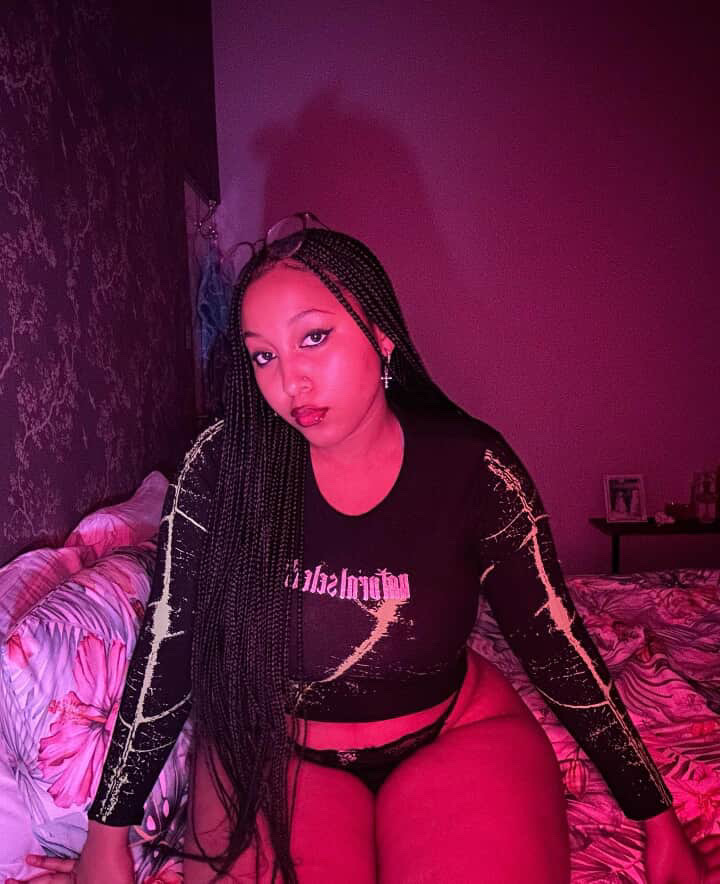 There’s something calm and captivating about Tiffany this weekend 🌿 She’s truly beautiful in the most natural way, with a style that feels effortlessly her. Come find her on Alua today and see what she’s all about! 🥰

💌 Alua : alua.com/tiffanyyy

#Alua #AluaModel
