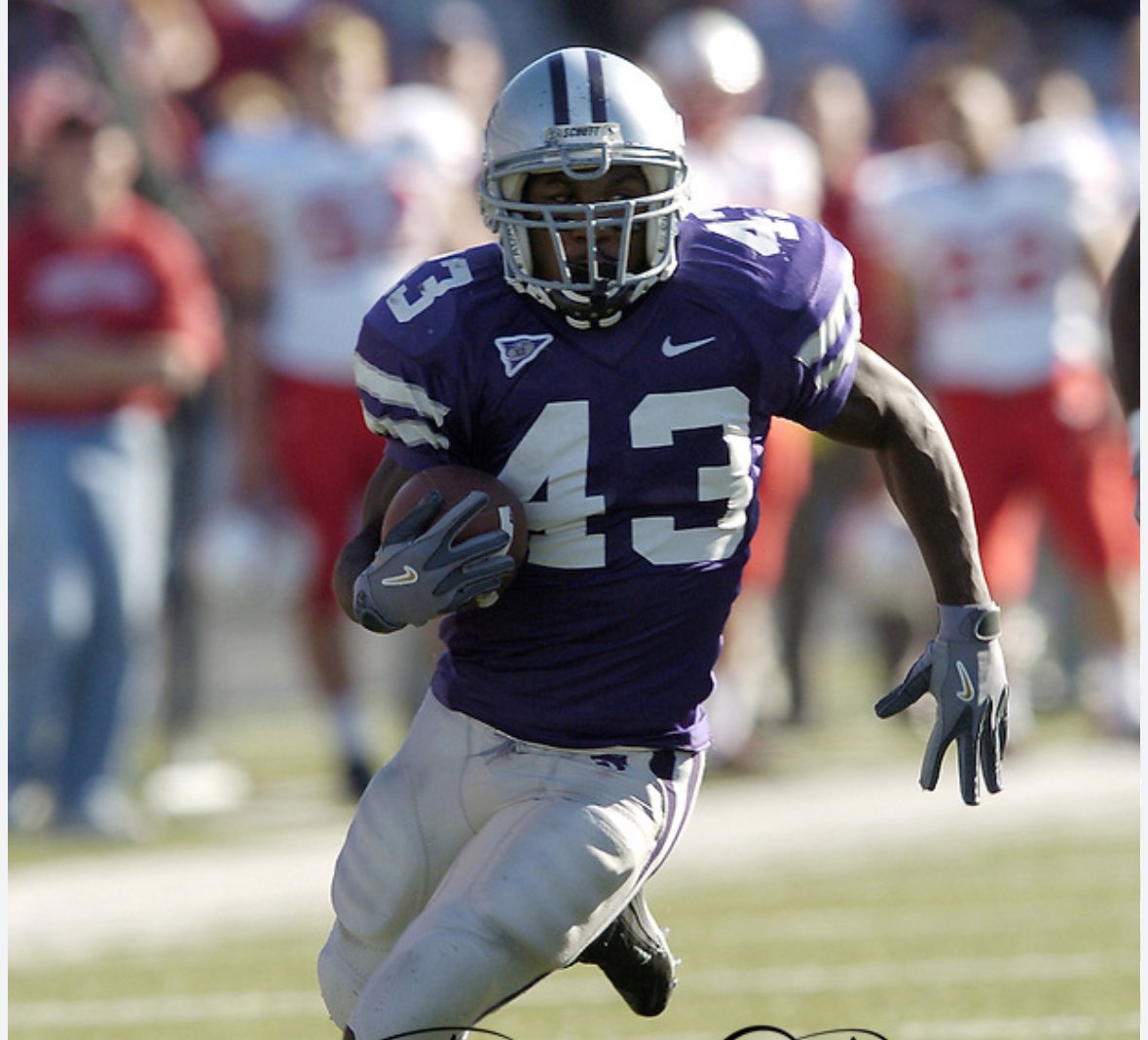 Happy Birthday <a href="/DarrenSproles/">Darren Sproles</a> thank you for setting the standard in the RB room #EMAW