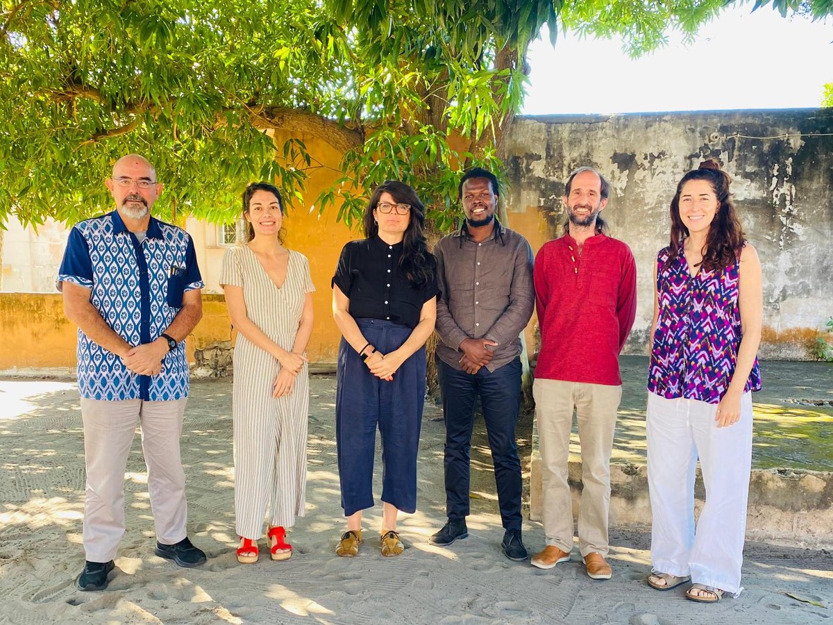 Ulls del món (@ullsdelmon) on Twitter photo La directora general de <a href="/cooperaciocat/">Cooperació</a>, Andrea Costafreda, ha visitat el projecte <a href="/Ullsdelmon/">Ulls del món</a> a #Inhambane 👁 Agraeix el treball de les ONG catalanes a #Moçambic i valora molt positivament l'impacte de la seva cooperació 👌🏿 Gràcies! La directora general de <a href="/cooperaciocat/">Cooperació</a>, Andrea Costafreda, ha visitat el projecte <a href="/Ullsdelmon/">Ulls del món</a> a #Inhambane 👁 Agraeix el treball de les ONG catalanes a #Moçambic i valora molt positivament l'impacte de la seva cooperació 👌🏿 Gràcies!