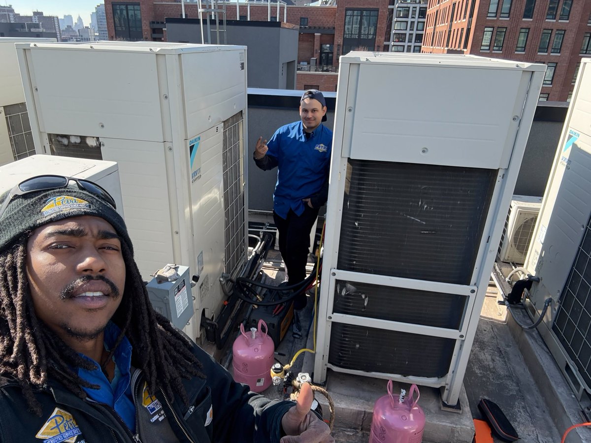 Now that #summer is in full swing, you may realize that your #AC isn't cooling your home very well. If you're tired of being hot, the experts at Petri can help. Call us at (718) 717-1089 to schedule service.

#NYCCooling

petriplumbing.com/air-conditioni…