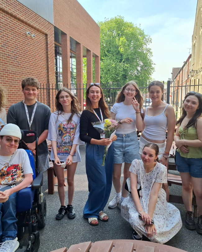 RonDearingUTC's tweet image. ✨ Goodbye and good luck! 🤍 We had an afternoon of fun in the sun at our Year 13 Leavers BBQ today! 🎉

We’ll miss this brilliant group of students but we’re so excited to see them take their next steps. Good luck, everyone!  🌟

#GetTheEdge #GetTheCreativeEdge