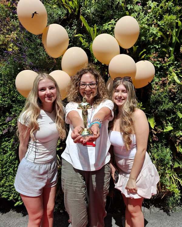 RonDearingUTC's tweet image. ✨ Goodbye and good luck! 🤍 We had an afternoon of fun in the sun at our Year 13 Leavers BBQ today! 🎉

We’ll miss this brilliant group of students but we’re so excited to see them take their next steps. Good luck, everyone!  🌟

#GetTheEdge #GetTheCreativeEdge