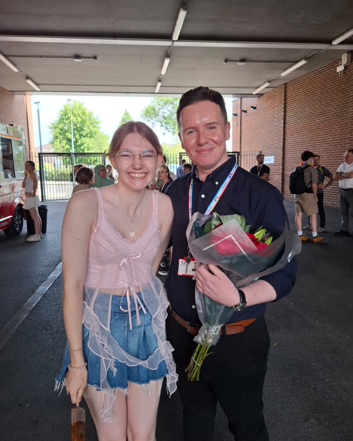 RonDearingUTC's tweet image. ✨ Goodbye and good luck! 🤍 We had an afternoon of fun in the sun at our Year 13 Leavers BBQ today! 🎉

We’ll miss this brilliant group of students but we’re so excited to see them take their next steps. Good luck, everyone!  🌟

#GetTheEdge #GetTheCreativeEdge