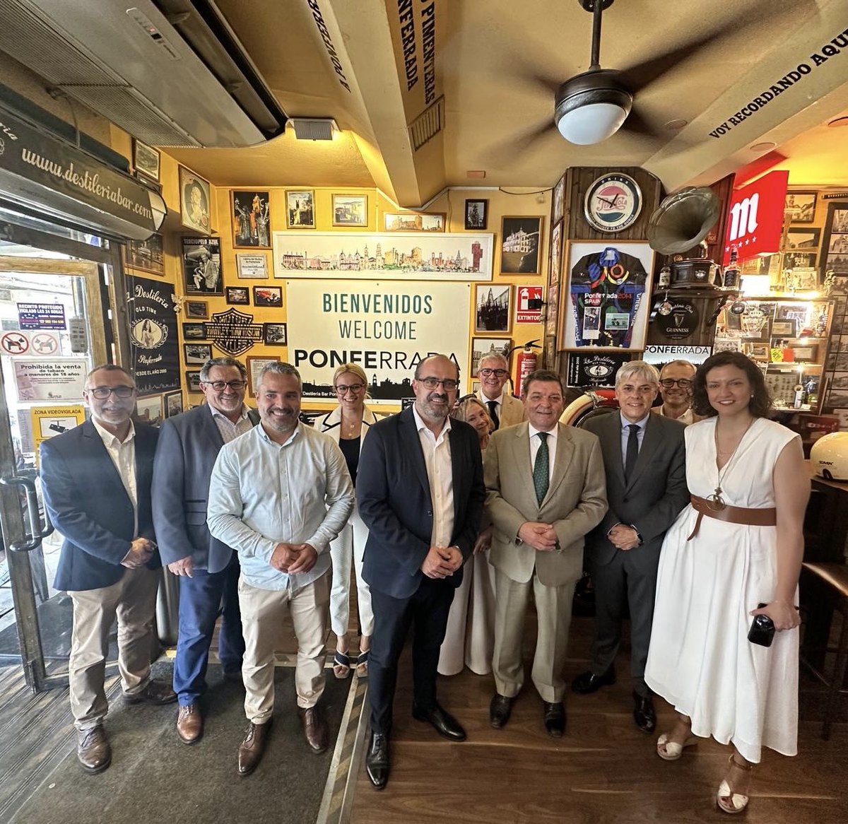Quiero agradecer la paciencia, comprensión  y apoyo de los vecinos, comerciantes, hosteleros y sus clientes por el desarrollo de las obras en Calle Ancha y Calle Obispo Osmundo durante los últimos meses. Que el resultado sea para bien de todos ellos!!
