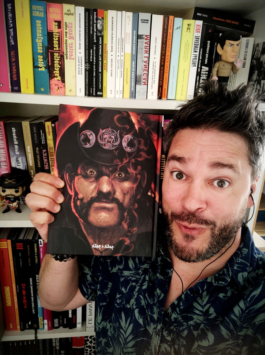 📢 [Nos auteurs ont la parole] 🎤
Aujourd’hui, Samuel Degasne, journaliste musical et rédacteur des pages documentaires, nous parle du nouveau Docu-BD "Motörhead – Back from the Dead", dédié à Lemmy et à l’histoire explosive du groupe culte. ⚡

Suite en commentaire.