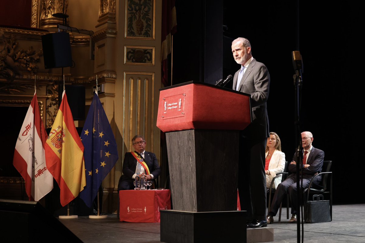 Los Reyes asisten a la clausura del curso académico 2024/2025 del Colegio de Europa, institución pionera en estudios europeos, con motivo de la celebración de su 75º aniversario. 

➡️casareal.es/ES/Actividades…