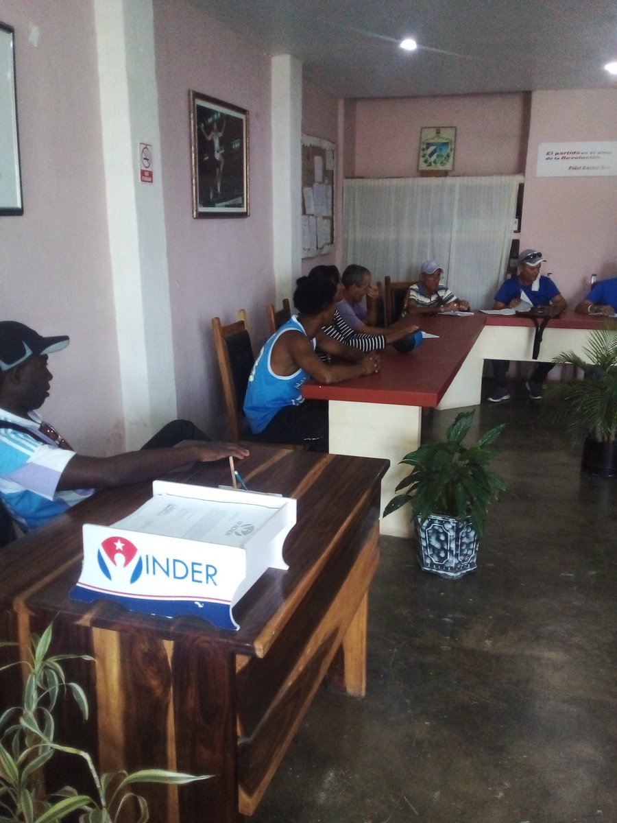 Guane60760D's tweet photo. Se discuten las estrategias de los deportes en el municipio con pronósticos que nos seguirán ubicando entre los primeros en los juegos provinciales pioneriles
#VamosConTodo 
#VamosTodosJuntos 
#InderGuane https://t.co/RzqJGxk5hp