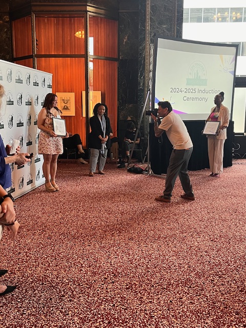 Congrats to the 206 graduates of #Chicago Public Schools Teacher Residency Program! And a special congrats to the program for reaching record-breaking numbers &amp; preparing these graduates to teach &amp; inspire the next generation of students.🎓📚🍎  Read More: bit.ly/4kI2Cjc