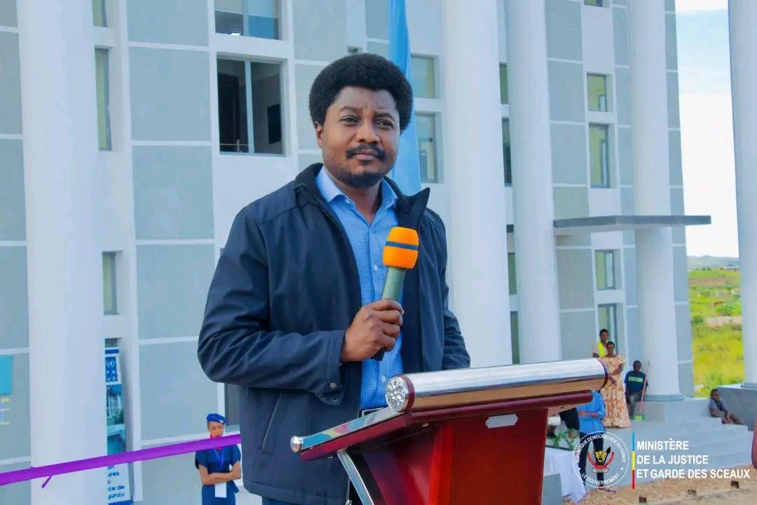 EminaJupson1's tweet image. Affaire #ConstantMutamba : L’échec d’une témérité politique

Depuis quelques heures, des publications tentent de faire croire que le Président #Tshisekedi aurait rejeté la démission de Constant Mutamba. Une désinformation manifeste, qui vise à faire pression sur les institutions