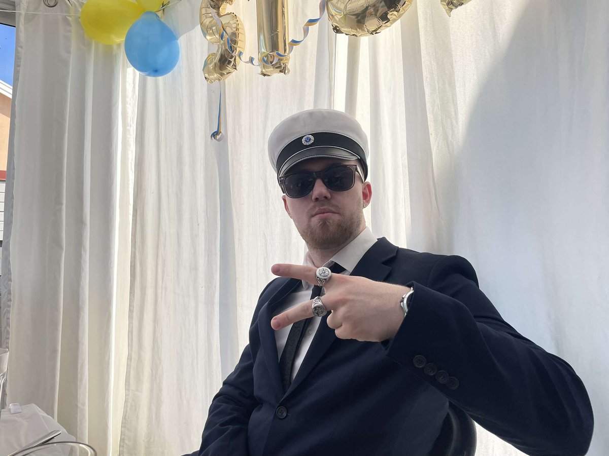 pOlimontO tweet media