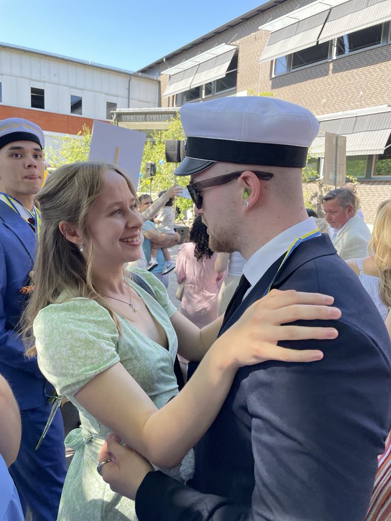 pOlimontO tweet media