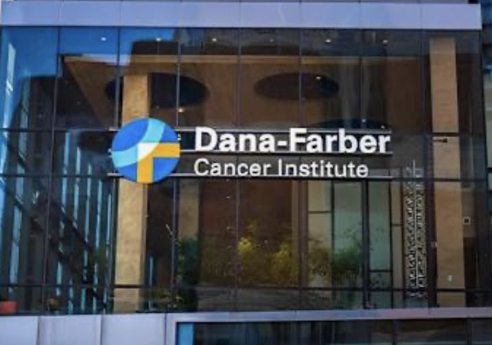CJSTRAV3's tweet image. Thank you @DanaFarber Volunteer Patient Ambassadors. Scans today @ Chestnut Hill and greeted by our friend Bill in his blue vest & always a beacon of hope, kindness and understanding. Bill lends an ear while offering comfort and guidance to EVERY patient. Simply the best!! ❤️