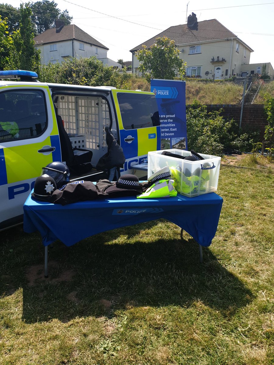 Newton Poppleford school fete today 
1520 - 1720hrs
Come along and meet 
Pc 19247 Perry 
Pcso 30843 Starkey