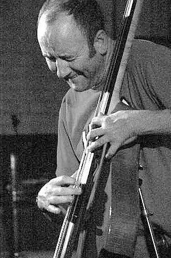 #Dynamic synergy is the #distinct strategy on #Gather w. #AlisterSpence's pulsed #piano syncopation joined  by #LloydSwanton (pic:#SOConnor) 's #bassstring strums + #TobyHalls' cymbal cracks + #drum ruffs Review: jazzword.com/reviews/aliste…
#Australia #freejazz #freemusic #improvjazz