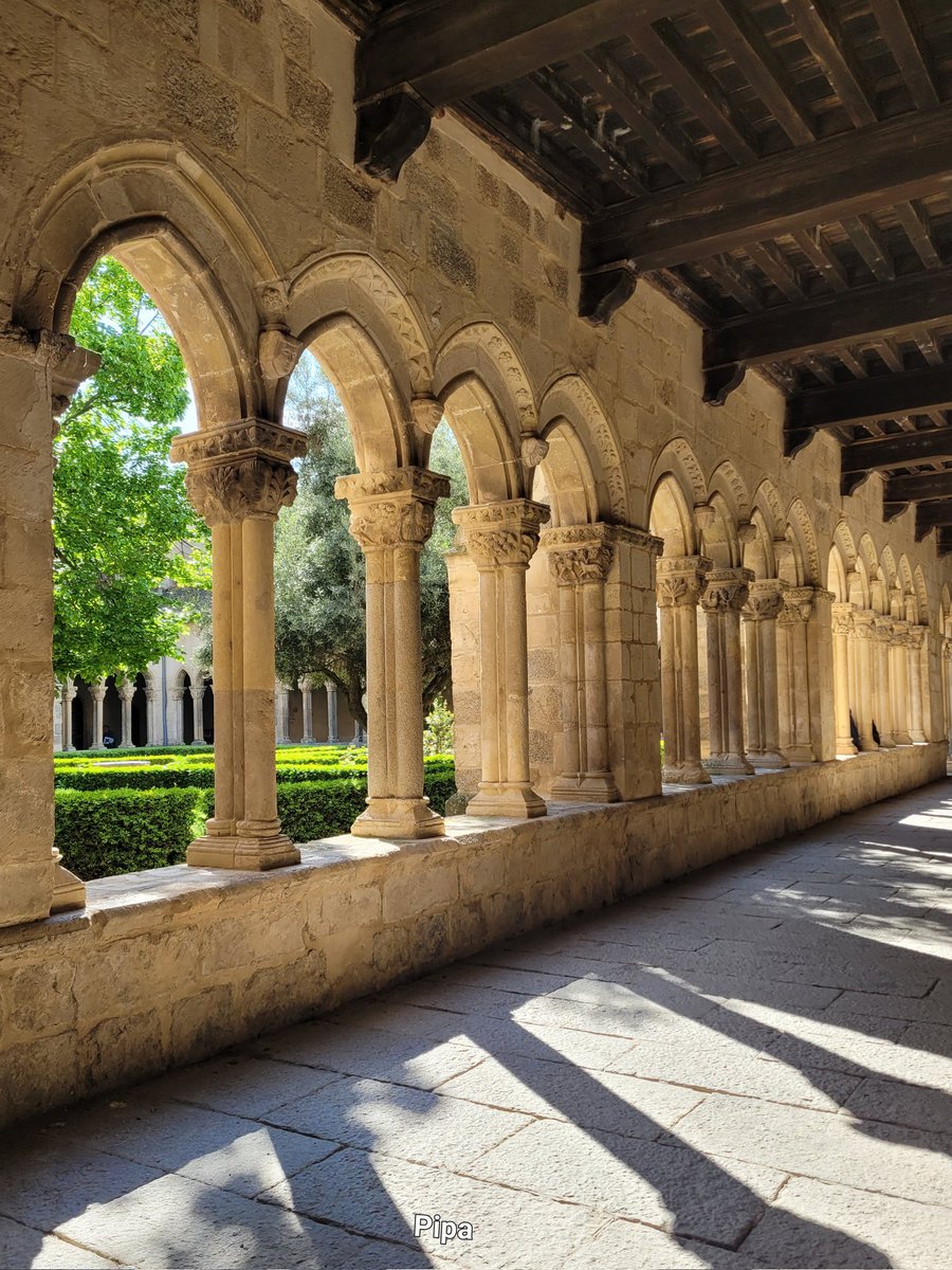 I am especially attracted to the cloisters. What a great beauty of building. Cloister of Santa Maria la Real de Nieva. Segovia.