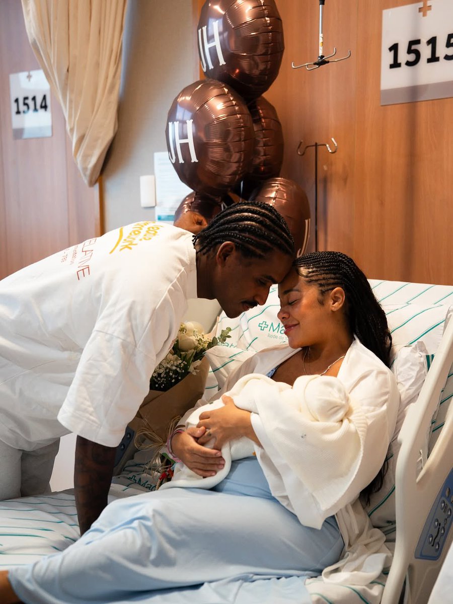 lorerufis's tweet image. Os últimos dias me mostraram que a vida tem seus próprios planos, nem tudo saiu como imaginei, mas nos meus braços, a prova de que tudo aconteceu exatamente como devia.
José chegou trazendo essa lição pra minha vida e a sensação de que a cada dia vai ser algo novo!
Tô pronta. 🤎