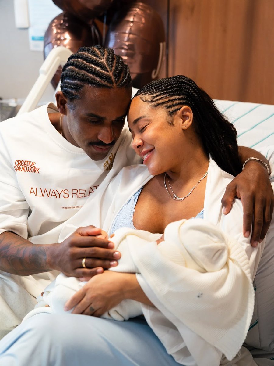 lorerufis's tweet image. Os últimos dias me mostraram que a vida tem seus próprios planos, nem tudo saiu como imaginei, mas nos meus braços, a prova de que tudo aconteceu exatamente como devia.
José chegou trazendo essa lição pra minha vida e a sensação de que a cada dia vai ser algo novo!
Tô pronta. 🤎