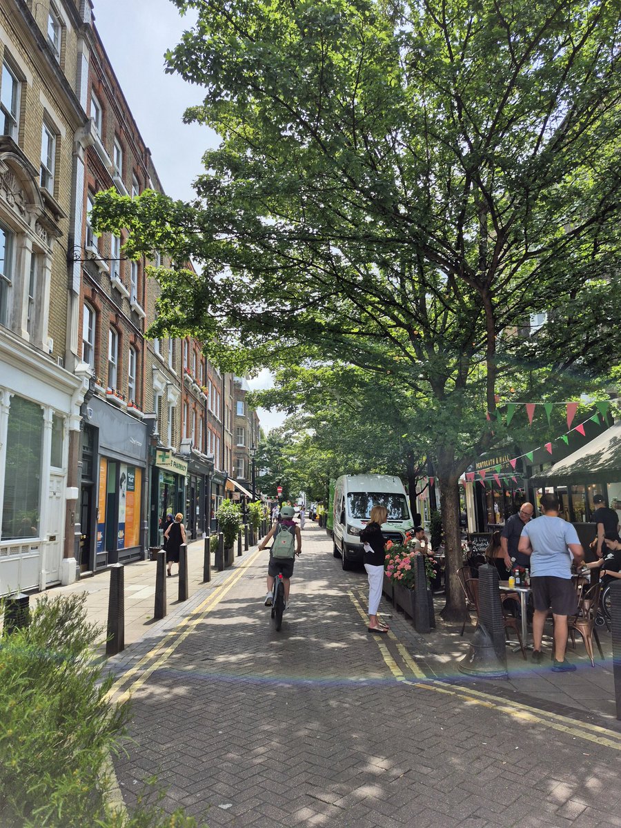 RebeccaCait04's tweet image. Bloody no- go area of Camden.

Looks very dangerous and dirty.

Avoid at all costs (you might end up spending £5 on a coffee or £295 on a dress)