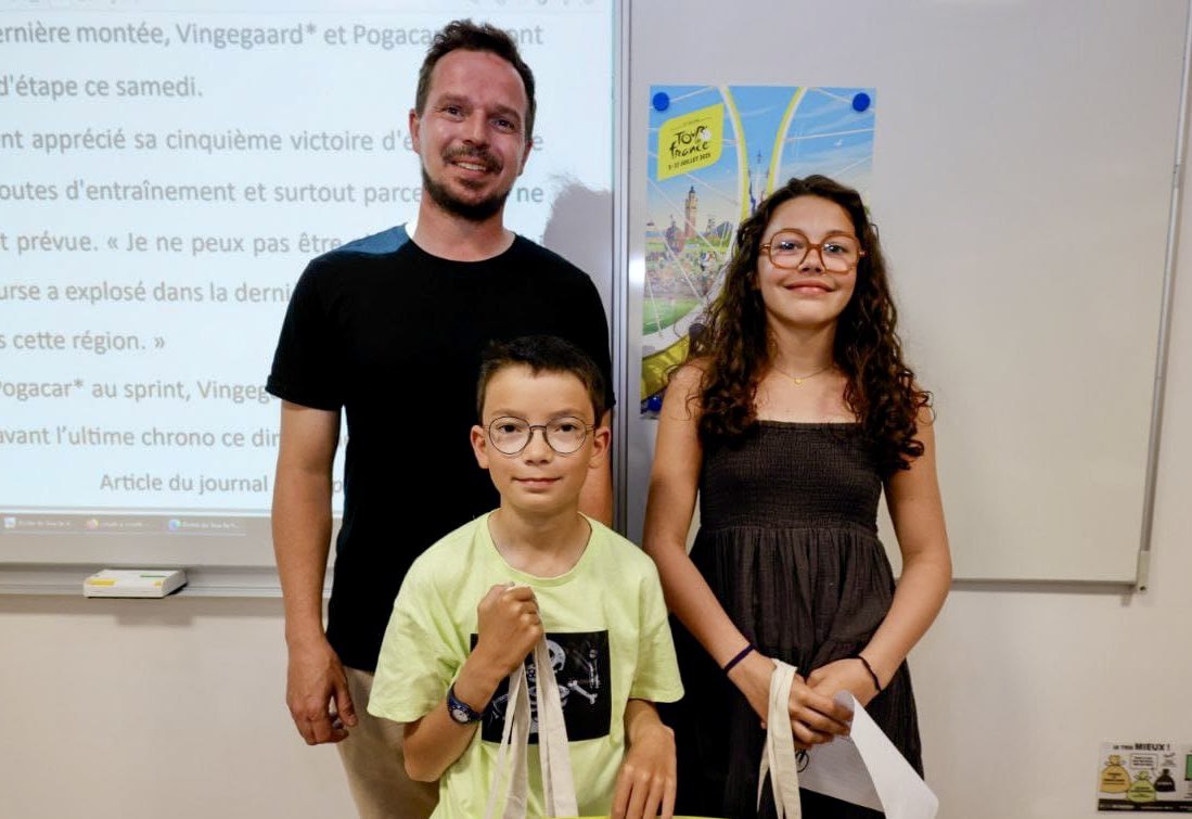 Martine Arlabosse (@marlabosse) on Twitter photo Dictée du Tour de France au collège Gaspard à Malo-les-Bains ! 🚴✍️
Ce matin, les élèves ont planché sur la Dictée du Tour, organisée par le <a href="/departement59/">Département du Nord</a>… sous la houlette exceptionnelle de l’illustrateur de l’affiche officielle du Tour 2025 ! Dictée du Tour de France au collège Gaspard à Malo-les-Bains ! 🚴✍️
Ce matin, les élèves ont planché sur la Dictée du Tour, organisée par le <a href="/departement59/">Département du Nord</a>… sous la houlette exceptionnelle de l’illustrateur de l’affiche officielle du Tour 2025 !