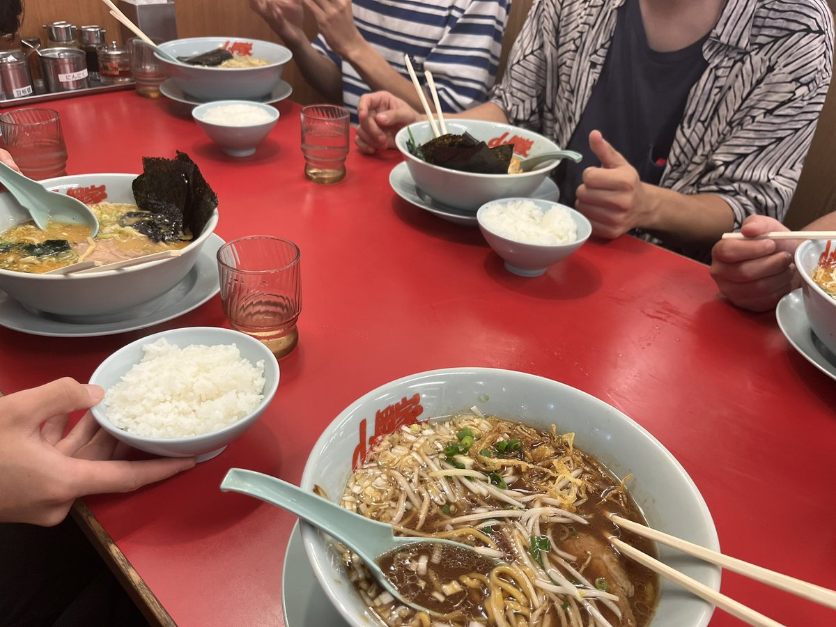日曜日の全関ダートに向けて移動中です！
明日明後日のための栄養を補給しました〜🍜