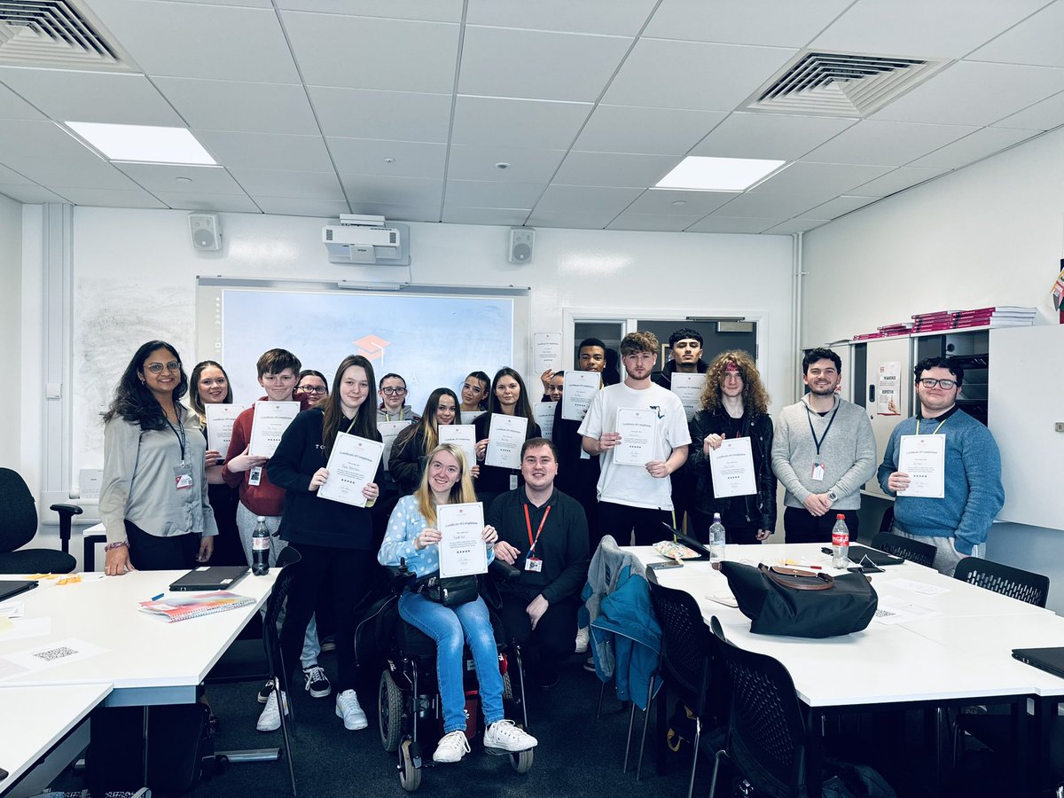 _thomas_jones4's tweet image. That’s a wrap on our 23-25 cohort of L3 Business students. Proud is an understatement as they leave us to pursue university, apprenticeships, and a world of opportunity. Outstanding grades and achievements accomplished🤩

@coleggwent @JoelMorgan81