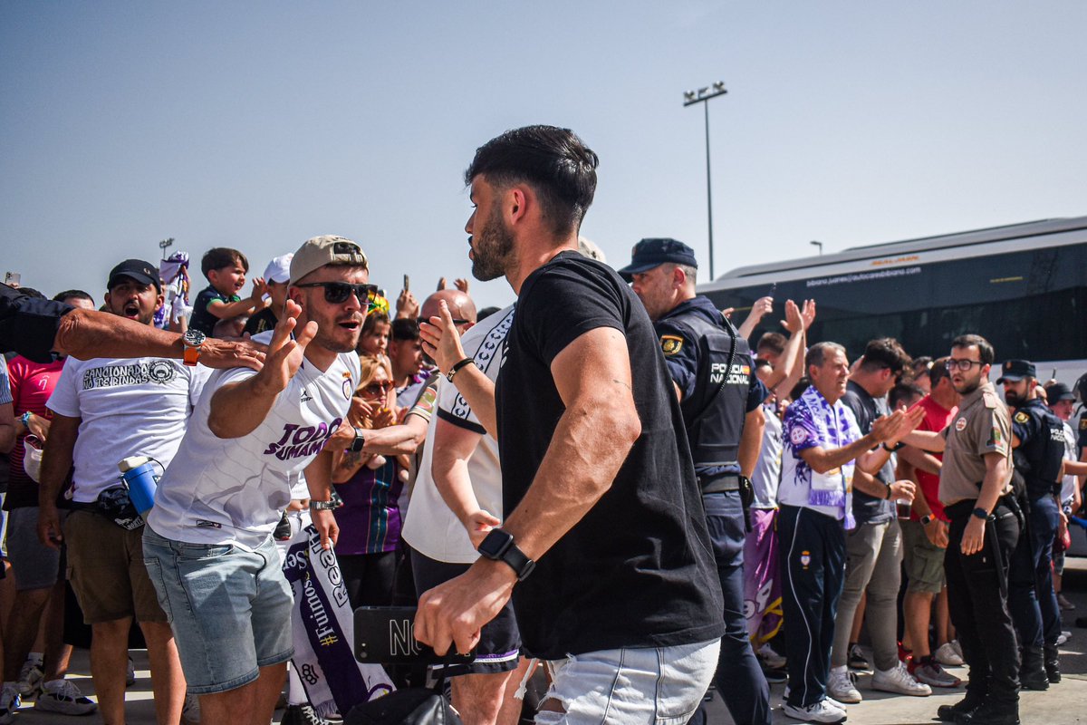 Pedro Jesús (@_peedrojesus1) on Twitter photo La afición del <a href="/RealJaenCF/">Real Jaén C.F.</a> convocada el domingo a las 13:00 en los bajos de tribuna de La Victoria.
🍻 Previa desde 7 horas antes del encuentro.
👏🏽 A las 18:00 RECIBIMIENTO DEL AUTOBÚS
Los lagartos quieren meter el primer gol antes del pitido inicial.
✅ TODO VENDIDO; 12.600. La afición del <a href="/RealJaenCF/">Real Jaén C.F.</a> convocada el domingo a las 13:00 en los bajos de tribuna de La Victoria.
🍻 Previa desde 7 horas antes del encuentro.
👏🏽 A las 18:00 RECIBIMIENTO DEL AUTOBÚS
Los lagartos quieren meter el primer gol antes del pitido inicial.
✅ TODO VENDIDO; 12.600.