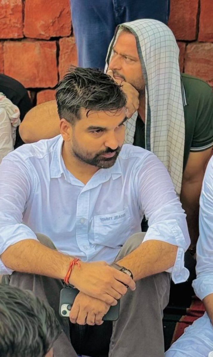 Ganpat Bishnoi (@_ganpat_bishnoi) on Twitter photo असली मायने में बड़ा कौन
जो अन्याय के ख़िलाफ़ लड़ेगा वो आगे जायेगा
<a href="/AbhimanyuP00NIA/">Abhimanyu Poonia</a> <a href="/kkvishnoibjp/">K.K.Vishnoi</a> 🙏 असली मायने में बड़ा कौन
जो अन्याय के ख़िलाफ़ लड़ेगा वो आगे जायेगा
<a href="/AbhimanyuP00NIA/">Abhimanyu Poonia</a> <a href="/kkvishnoibjp/">K.K.Vishnoi</a> 🙏