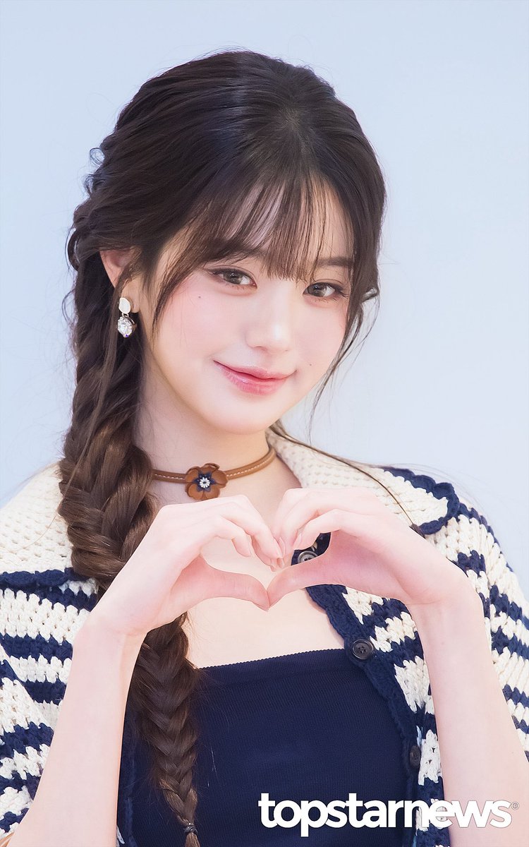 장원영 얼굴 매일 본다고 질리나? 사랑스럽지