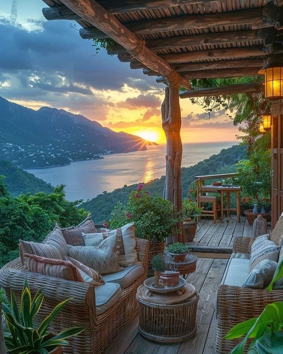 Akşam Kahveni Burada İçtiğini Hayal Et ☕️