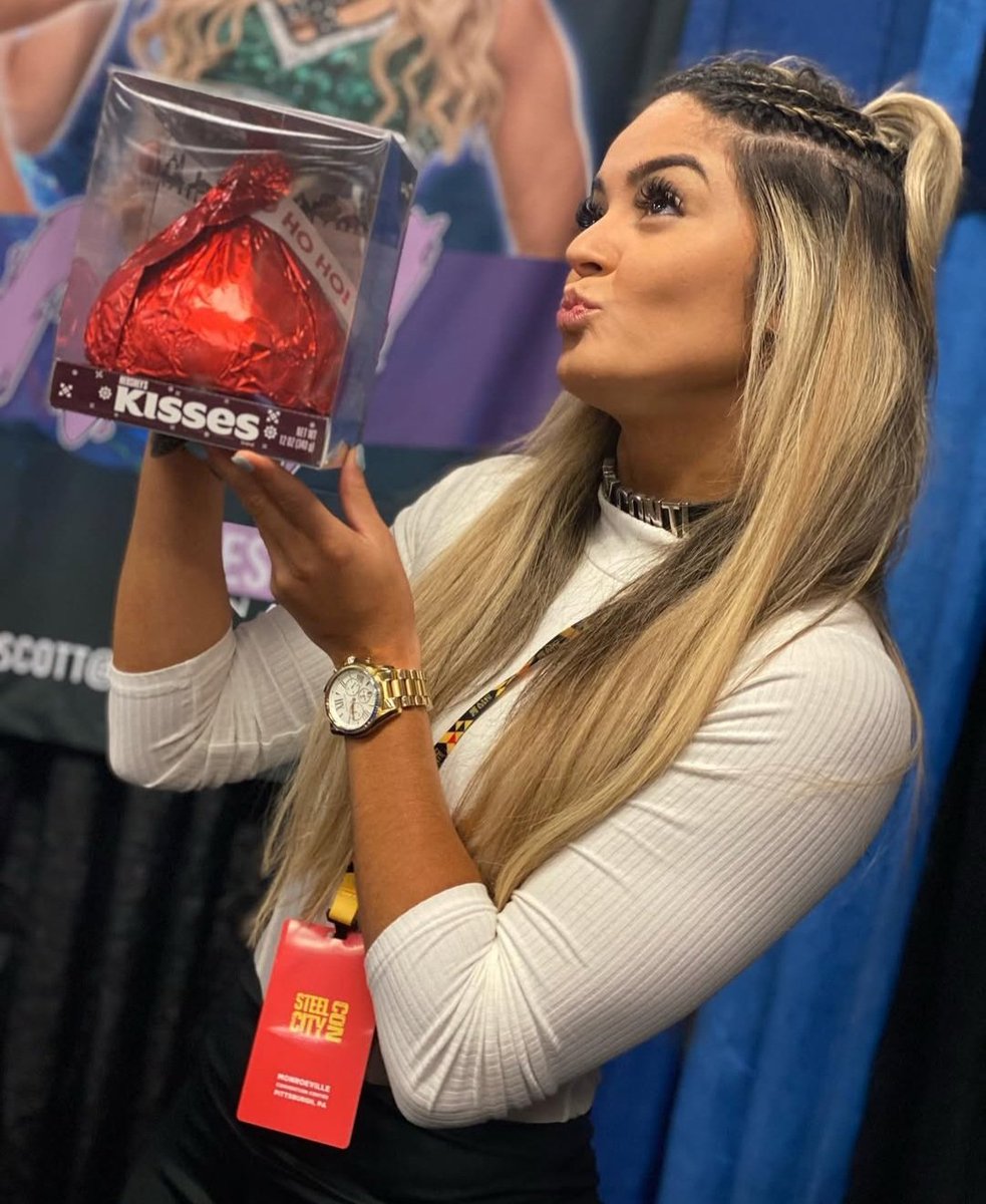 Do you want a kiss? A Hershey Kiss that is 💋