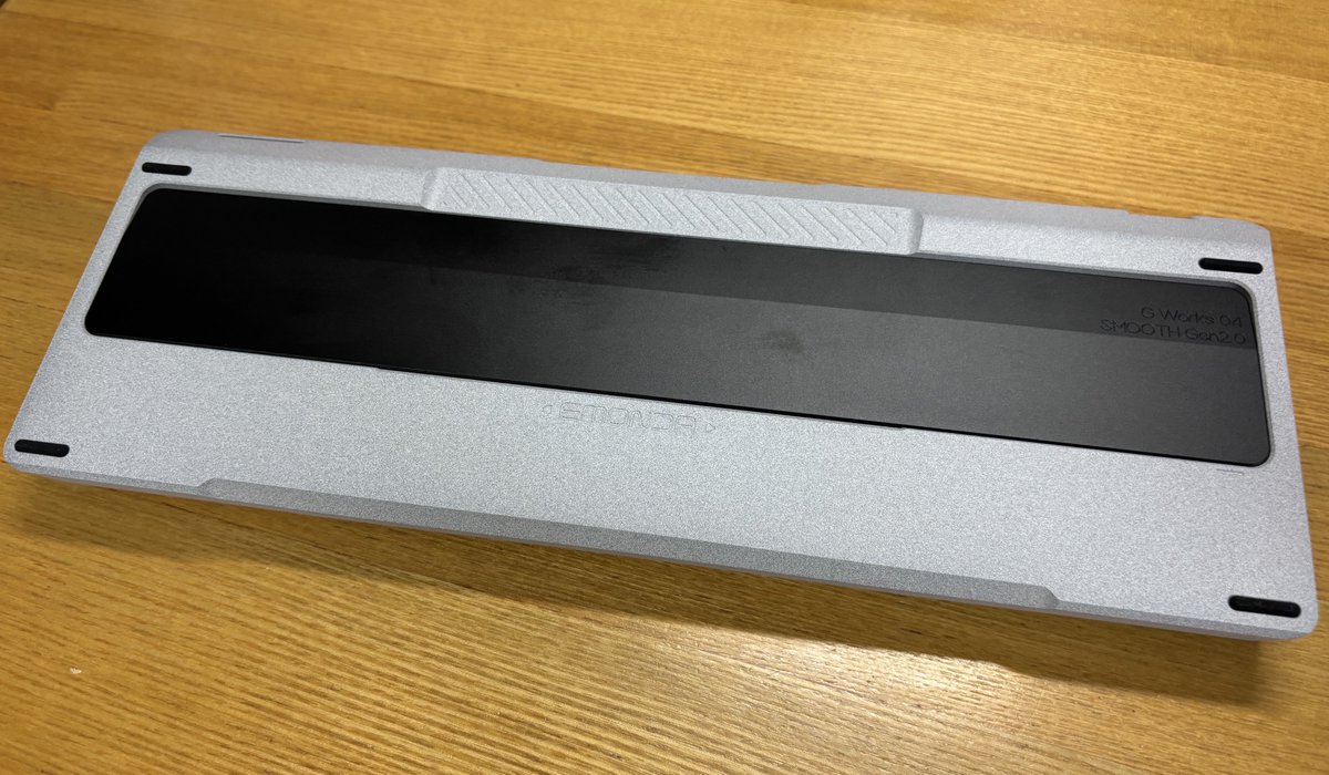 3台目のカスタムキーボード完成！
今回はグレーをベースに、カッコよく仕上げてみました🪨

Case
→Graystudio EMONDA
PCB
→IMK Colour61
Switch
→ PHYLINA Magnetic Switch
Caps
→DOMIKEY FLOW