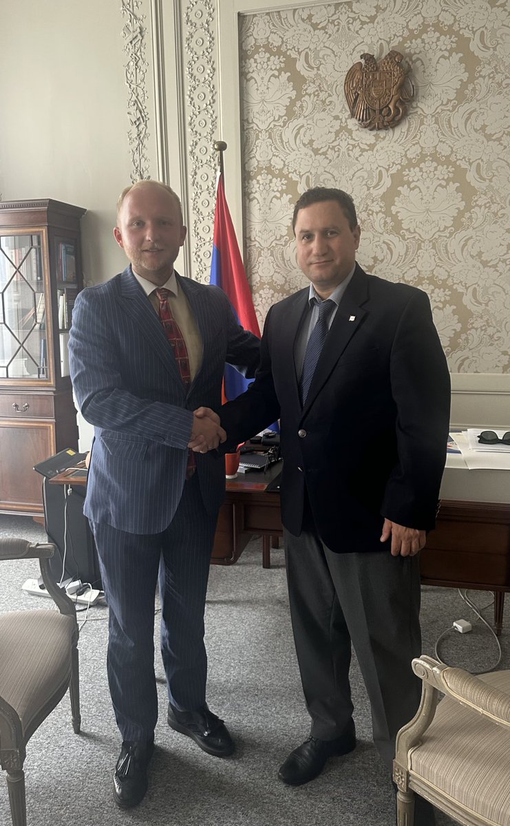 Dz_Kuchynski's tweet image. Glad to be warmly received by Amb. @tbalayan at 🇦🇲 Embassy in Brussels.
We followed up on the recent talks between @Tsihanouskaya and PM @NikolPashinyan & FM @AraratMirzoyan
Armenia is strongly committed to its 🇪🇺 path.
Both democratic #Belarus and Armenia belong in Europe.