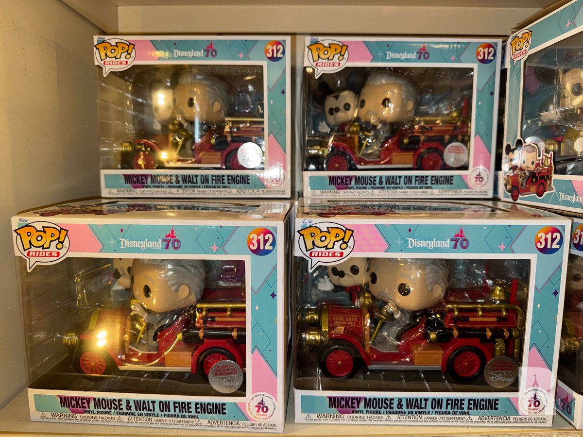 🛍 Mickey and Walt on Fire Engine Pop! Rides figurine import from Disneyland70 (€40)