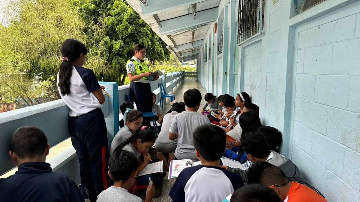 GREATProgram's tweet photo. Photos from Nimajuyú “A” School in Zone 21, where students  participated in G.R.E.A.T. Elementary Program classes led by Officers  Verás and Pascual, and Deputy Commissioners Larios and Gutiérrez. https://t.co/8d0hZUKIsJ