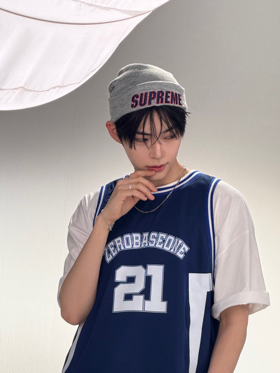 his ear looks so cute i wanna nibble on it