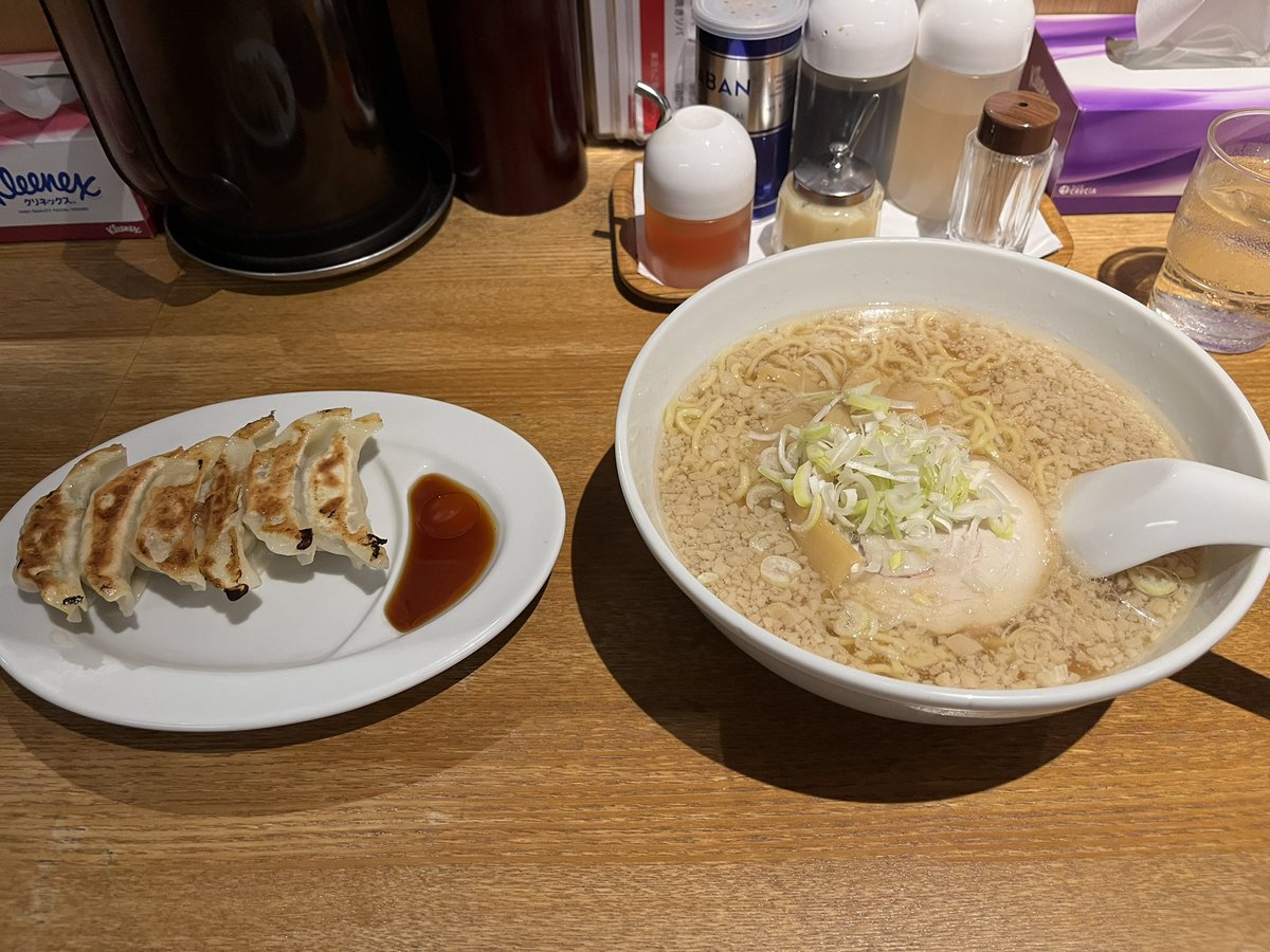 池袋はラーメンってイメージあります笑
頂きます😛
#東京　#池袋　#小次郎