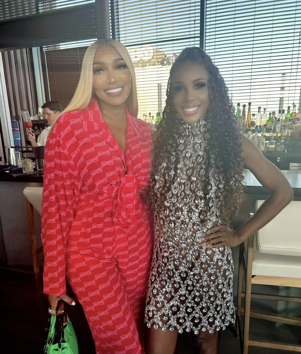 iamjcarter's tweet image. 💎SHINE💎. Thanks @NeNeLeakes for connecting with us at the annual #BET Black Lawyers Podcast 🎙️event that is the only #BETAwards event that connects agents, attorneys and executives with talent 🤝!