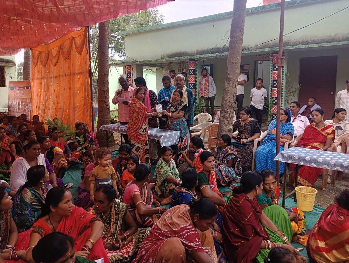 BDO Patnagarh (@bpatnagarh) on Twitter photo #BarshaEkUpalabdhiAnek#SamruddhaOdishaBikashitaOdisha#
Bikash Bahan Yatra at Dhubalpada GP under Patnagarh Block on dt.20.06.2025
Distribution of new Job Card under MGNREGA.
<a href="/CMO_Odisha/">CMO Odisha</a>
<a href="/PRDeptOdisha/">Panchayati Raj and Drinking Water Department</a>
<a href="/CollectorBgr/">Collector & DM, Balangir</a>
<a href="/zp_balangir/">Zilla Parishad Balangir</a>
@Information & Public Relations Department, Gove #BarshaEkUpalabdhiAnek#SamruddhaOdishaBikashitaOdisha#
Bikash Bahan Yatra at Dhubalpada GP under Patnagarh Block on dt.20.06.2025
Distribution of new Job Card under MGNREGA.
<a href="/CMO_Odisha/">CMO Odisha</a>
<a href="/PRDeptOdisha/">Panchayati Raj and Drinking Water Department</a>
<a href="/CollectorBgr/">Collector & DM, Balangir</a>
<a href="/zp_balangir/">Zilla Parishad Balangir</a>
@Information & Public Relations Department, Gove