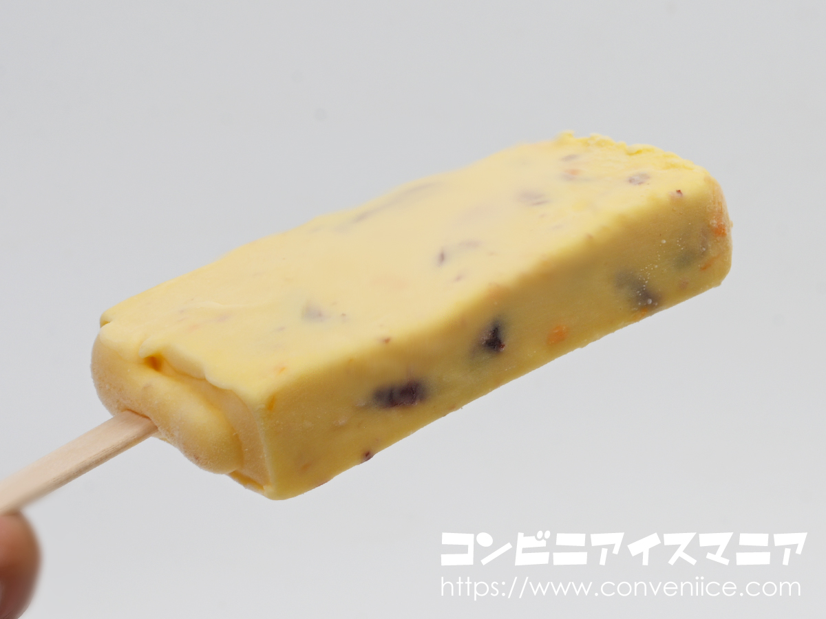 【ローソン限定】白くまのバー!!✨丸永製菓『フルーツ盛りだくさん白くまバー』果肉がシャリッシャリ！でうまうまです!!✨マンゴー、パイナップル、クランベリー、みかん、4種類のフルーツ果肉がごろんごろん!! 見つけたら食べてみてください😍