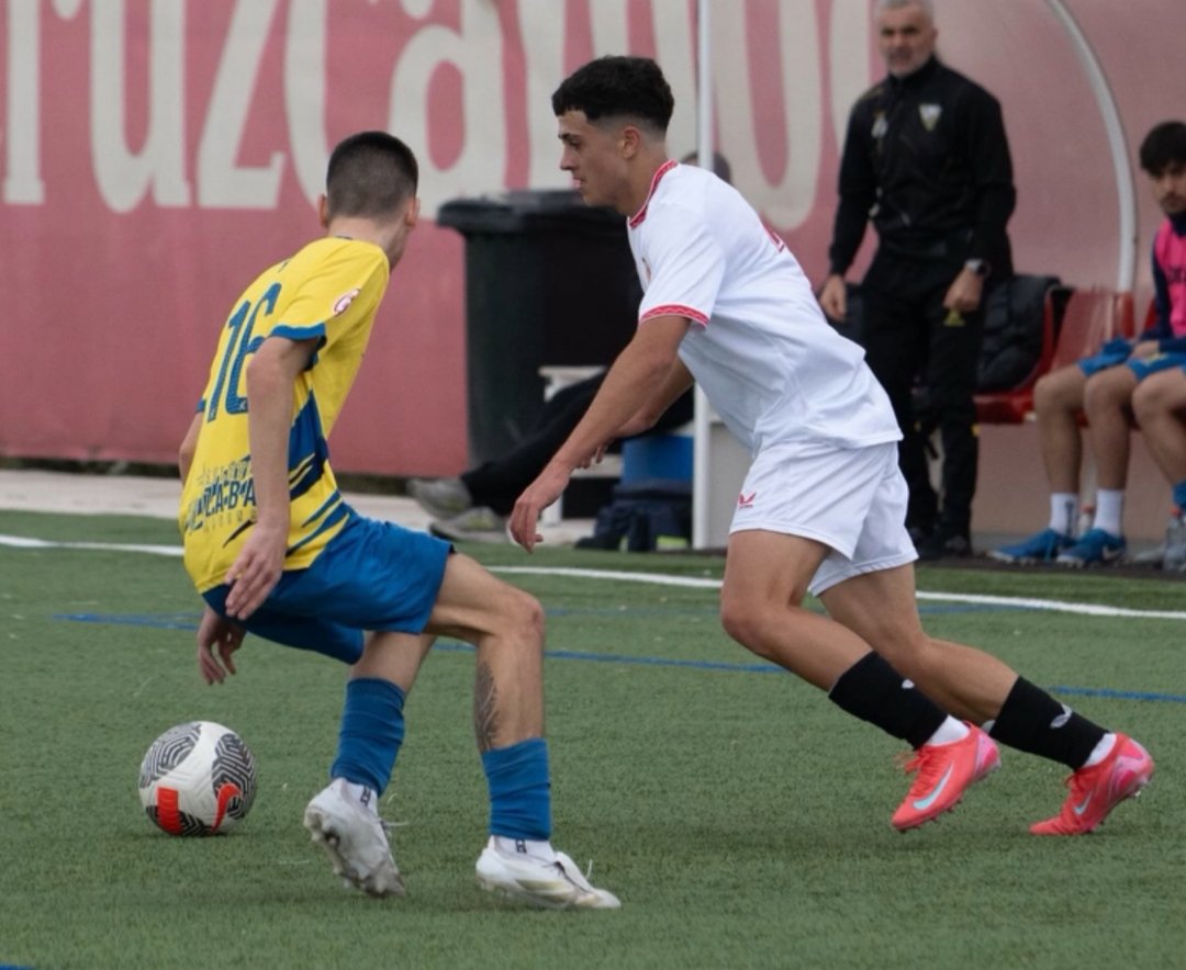 🚨 Sergio Soler no continuará en el Sevilla la próxima temporada 🚨

✍️ Esta temporada la ha jugado en nuestro Juvenil LN.

📈 Ha disputado 24 partidos, entre los que ha disfrutado de 1030 minutos. Ha anotado 1 gol y dado 2 asistencias.

🔙 Pone fin así a 2 años como sevillista.