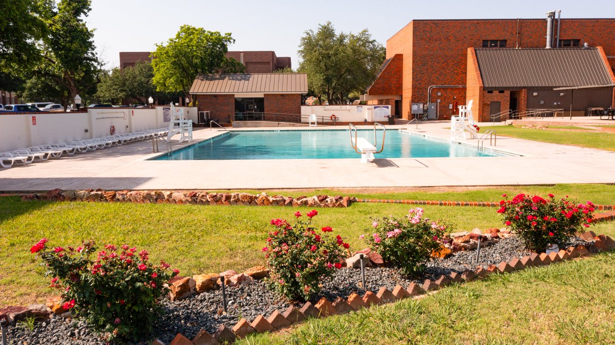 HSUTX's tweet image. If you need us, we’ll be at the HSU Brand pool soaking up the sun 🏊♂️🤠
HSU summer mode: activated.
#firstdayofsummer