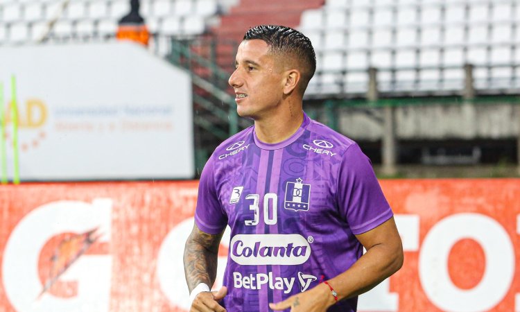 🛬¡Desde el exterior! El uruguayo Víctor Hugo Dorrego, de 32 años, ya está en el país para unirse a Luqueño. Viene de jugar en Once Caldas de Colombia y en el 2023 vistió la camiseta de Guaraní.

☑️El volante uruguayo es el quinto fichaje auriazul para el segundo semestre.