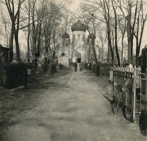 “Цвинтар №13” - мало б бути назвою голівудського жахастика Але це розповідь як я ходила шукати мертвих харківців, яких виселили наприкінці 70-х з місцевого Личаківського/Байківського/Пер-Лашез