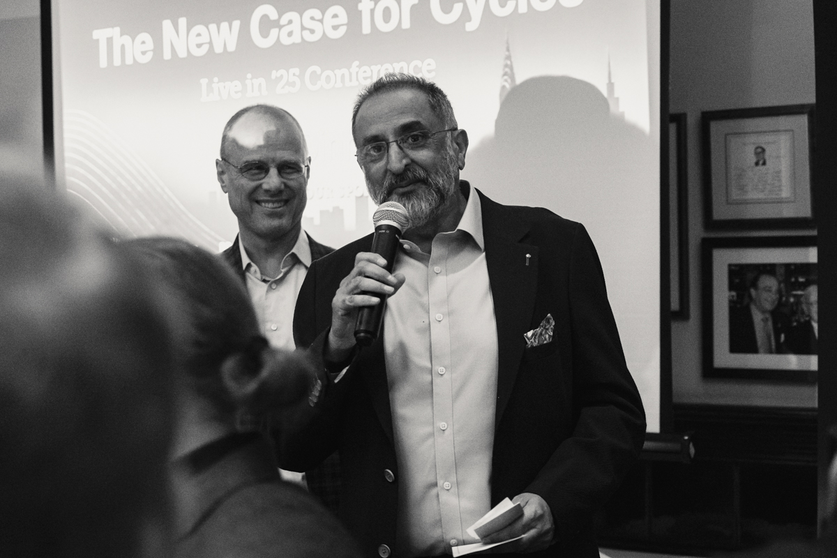 Foundation for the Study of Cycles (@studyofcycles) on Twitter photo A standing ovation moment at Live in ’25 🎉FSC Board Member (and VIP Dinner sponsor) <a href="/AndrewPancholi/">Andrew Pancholi</a> surprised FSC Chairman <a href="/investing_dr/">Dr. Richard Smith</a> with the Transformational Contribution Award – honoring five years of unwavering dedication, visionary leadership, and personal sacrifice to A standing ovation moment at Live in ’25 🎉FSC Board Member (and VIP Dinner sponsor) <a href="/AndrewPancholi/">Andrew Pancholi</a> surprised FSC Chairman <a href="/investing_dr/">Dr. Richard Smith</a> with the Transformational Contribution Award – honoring five years of unwavering dedication, visionary leadership, and personal sacrifice to